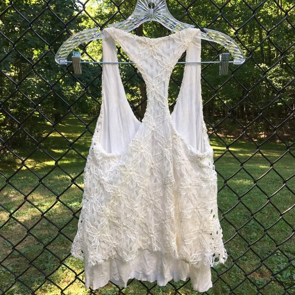 White Lace Flowy Tank by 'Ya Los Angeles' - Picture 2 of 4